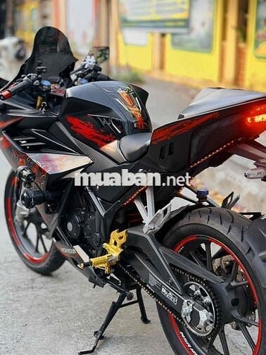 Honda CBR150R Đen, Đỏ Xe côn tay