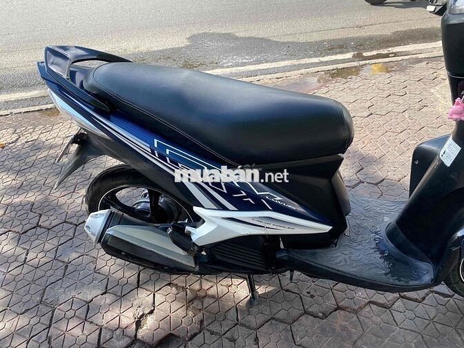 Yamaha luvias Fi trắng xanh
