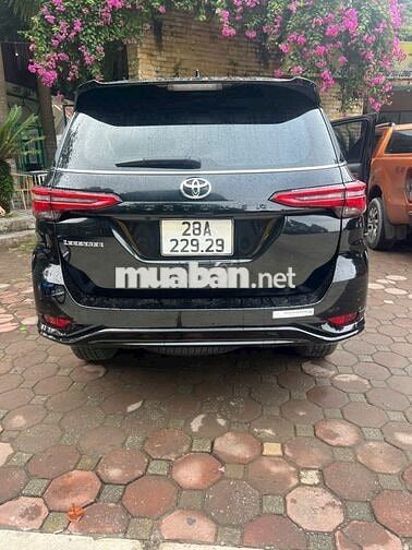 Toyota Fortuner Legender 2024 2 cầu Đen