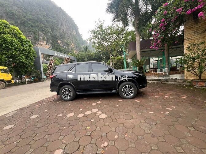Toyota Fortuner Legender 2024 2 cầu Đen