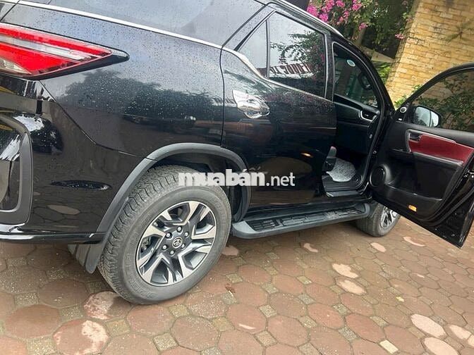 Toyota Fortuner Legender 2024 2 cầu Đen