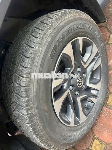 Toyota Fortuner Legender 2024 2 cầu Đen