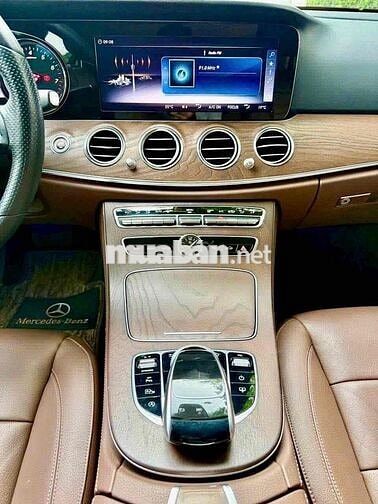 Mercedes-Benz E200 2018 màu Đen siêu đẹp, cực chât