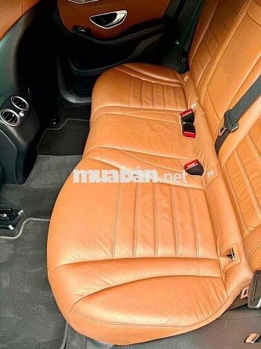 Mercedes-Benz GLC 250 4matic2017 màu trắng biển HN