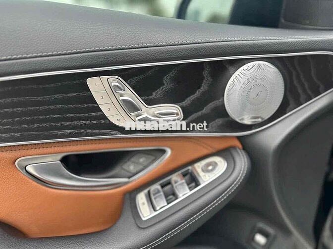 Mercedes-Benz GLC 300 4matic 2018 Đen zin 6.4 vạn