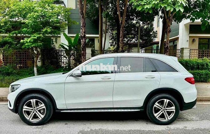 Mercedes-Benz GLC 250 4matic2017 màu trắng biển HN