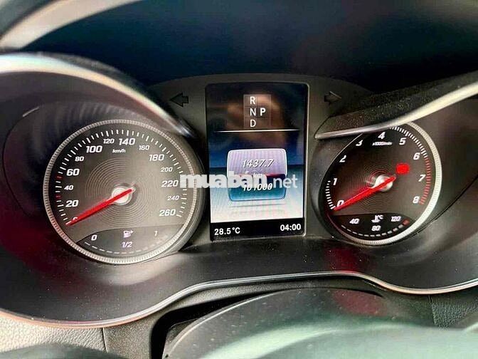 Mercedes-Benz GLC 250 4matic2017 màu trắng biển HN