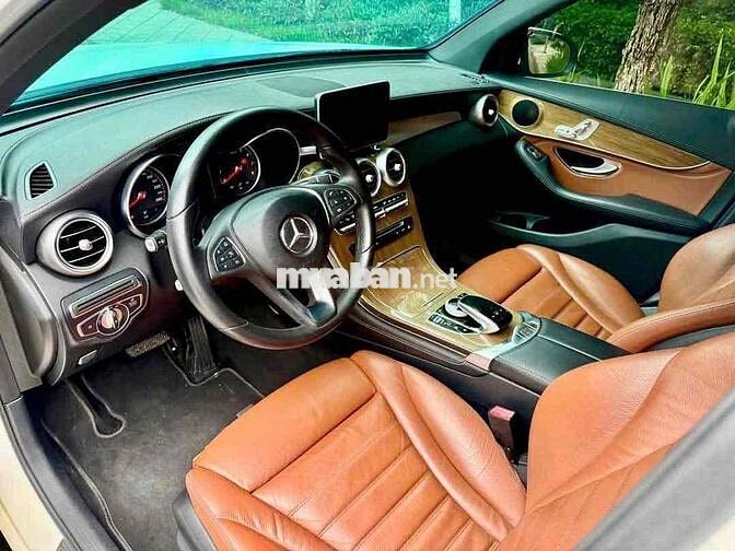 Mercedes-Benz GLC 250 4matic2017 màu trắng biển HN