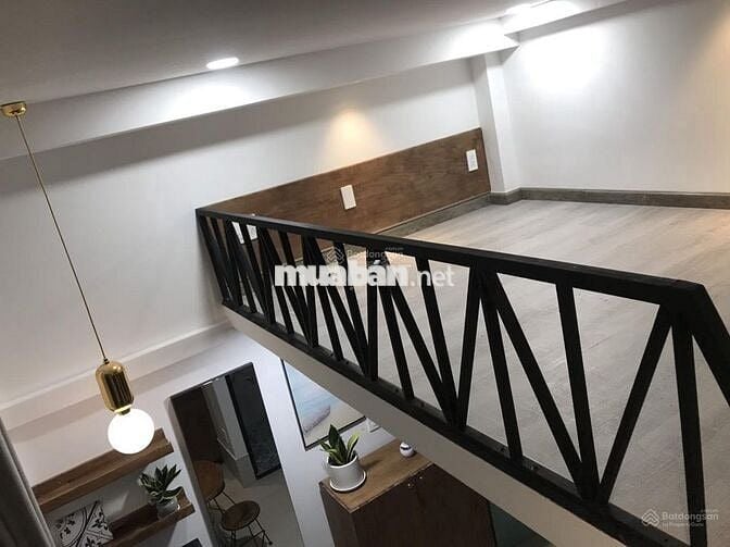 Phòng đẹp thoáng có vườn cây xanh ban công