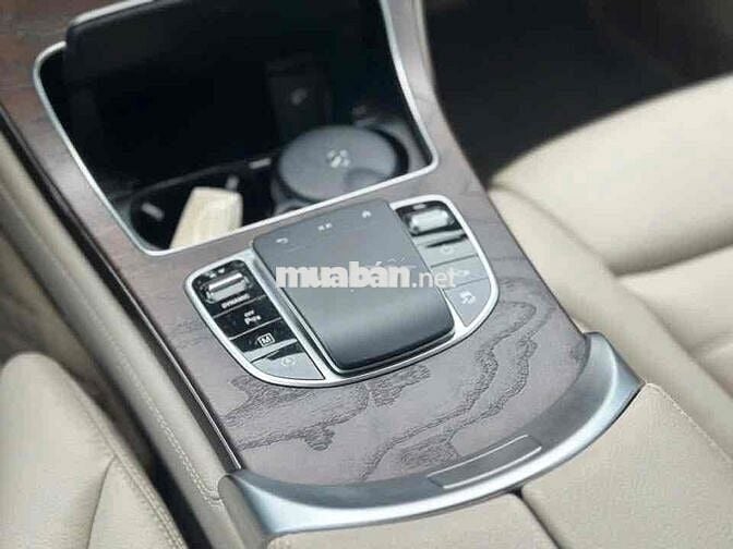 Mercedes-Benz GLC 200 4Matic 2020 Đen đẹp quá