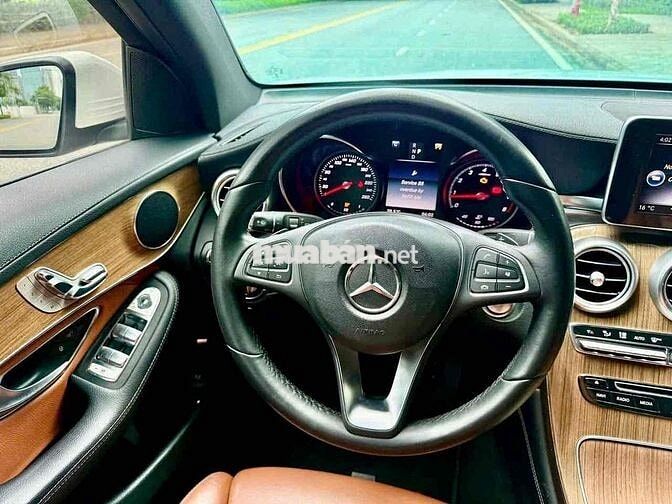 Mercedes-Benz GLC 250 4matic2017 màu trắng biển HN