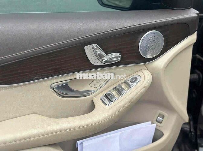 Mercedes-Benz GLC 200 4Matic 2020 Đen đẹp quá