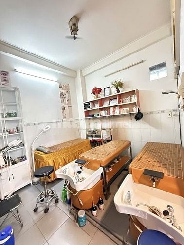 Lý Thái Tổ Quận 10, hẻm kinh doanh 8m, DT 60m2 cách MT 30m.