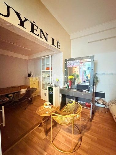 Lý Thái Tổ Quận 10, hẻm kinh doanh 8m, DT 60m2 cách MT 30m.