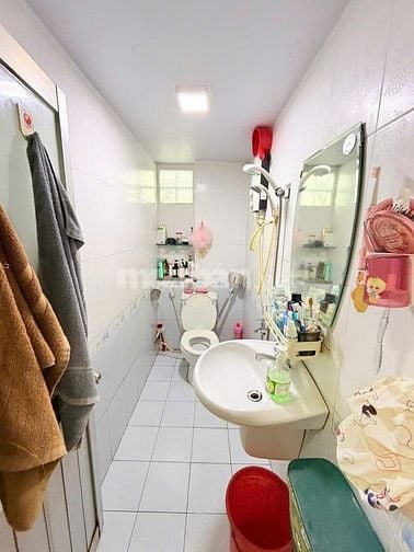 Lý Thái Tổ Quận 10, hẻm kinh doanh 8m, DT 60m2 cách MT 30m.