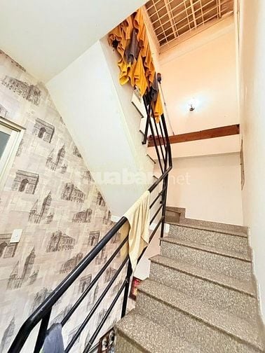 Lý Thái Tổ Quận 10, hẻm kinh doanh 8m, DT 60m2 cách MT 30m.