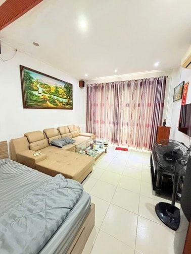 Lý Thái Tổ Quận 10, hẻm kinh doanh 8m, DT 60m2 cách MT 30m.