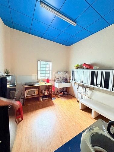 Lý Thái Tổ Quận 10, hẻm kinh doanh 8m, DT 60m2 cách MT 30m.