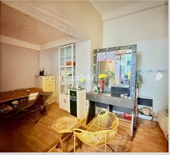 Lý Thái Tổ Quận 10, hẻm kinh doanh 8m, DT 60m2 cách MT 30m.