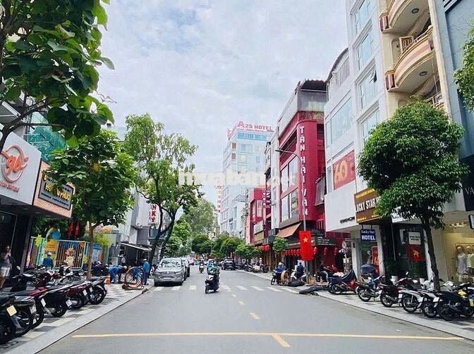 MẶT TIỀN NGUYỄN TRÃI - BẾN THÀNH Q.1 - 4,2x20m - 4 TẦNG - GIÁ RẺ
