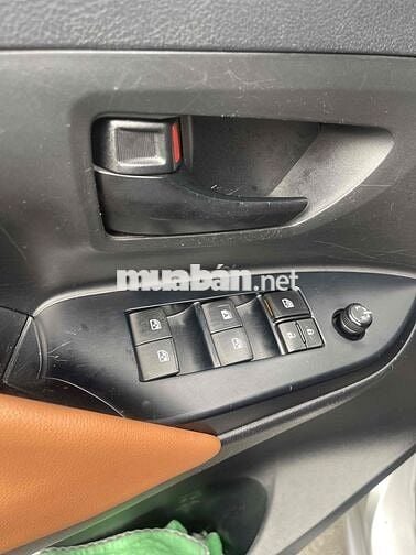 Toyota Innova 2016 2.0E Màu bạc Xe gia đình