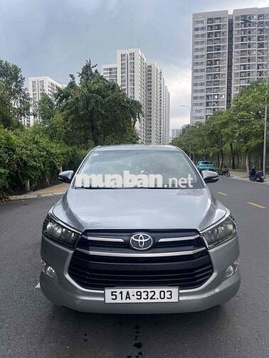 Toyota Innova 2016 2.0E Màu bạc Xe gia đình