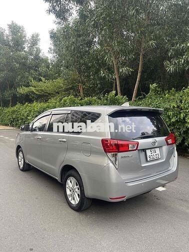 Toyota Innova 2016 2.0E Màu bạc Xe gia đình