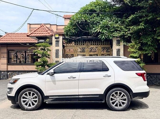 Ford Explorer 2017 Trắng Nhập khẩu