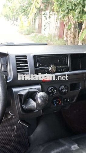 Toyota Hiace 16 chỗ Số sàn Bạc