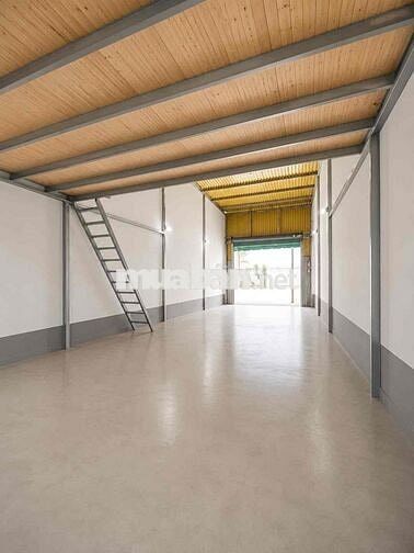 Cho thuê nhà cấp 4, có gác kiên cố tiện làm kho. DT 5x20m. Giá 13tr/th