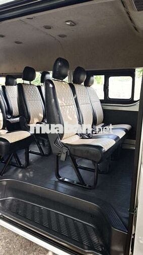 Toyota Hiace 16 chỗ Số sàn Bạc