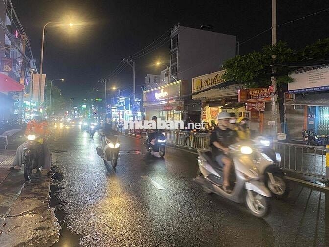 Mặt tiền Nguyễn thị Thập  8,2x30 trống suốt