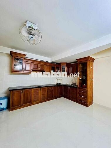 Cho Thuê Nhà DT 250m2 1Trệt 3Lầu 4Pn 5Wc Sân Thượng Hẻm 1 Sẹc Ngắn