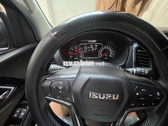 Isuzu MU-X 2023 Trắng 7000 km bản cao cấp nhất