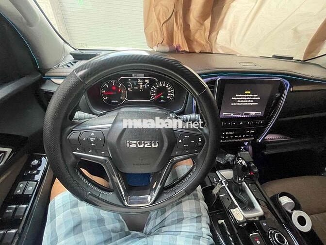 Isuzu MU-X 2023 Trắng 7000 km bản cao cấp nhất