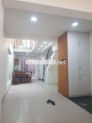 CHO THUÊ NHÀ NGUYÊN CĂN 1 TRỆT 2 LẦU, DT 4,5×25 CÓ 4PN,4WC. NHÀ ĐẸP 