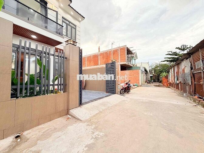NHÀ MỚI XÂY TẶNG NỘI THẤT NGANG 6 NHỈNH 5,5T