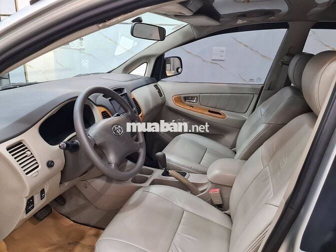 TOYOTA INNOVA V TỰ ĐỘNG 8 CHỖ,CHẤT ZIN NHIỀU