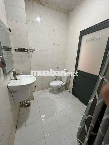 Cho thuê CH 2PN Nhà Mặt Tiền -  Rộng 70m2 ở Hoàng Văn Thụ - Q. PN