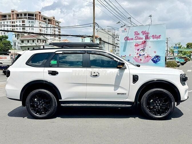 Ford Everest Sport 2024 4X2 10.791 km Trắng