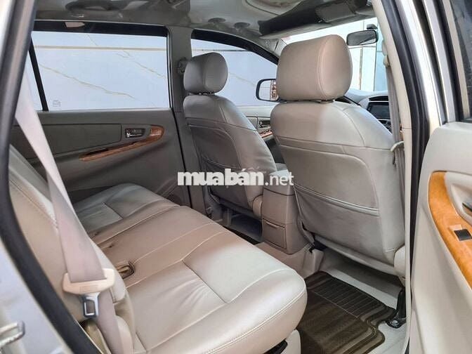 TOYOTA INNOVA V TỰ ĐỘNG 8 CHỖ,CHẤT ZIN NHIỀU