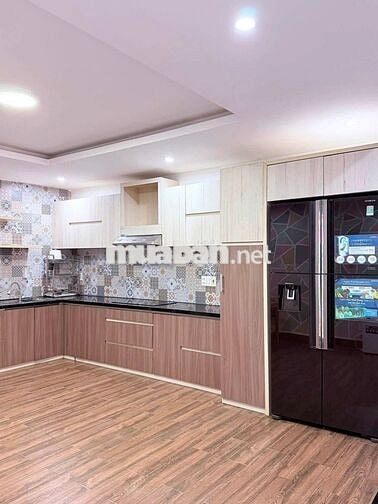 Cho thuê nhà đường Nước Mặn gần sông, Nam Việt Á, 3PN