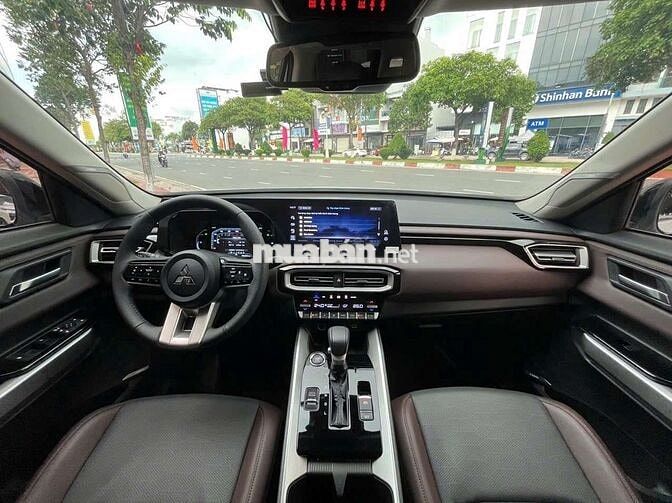 Mitsubishi DST Ultimate 2026 Trắng