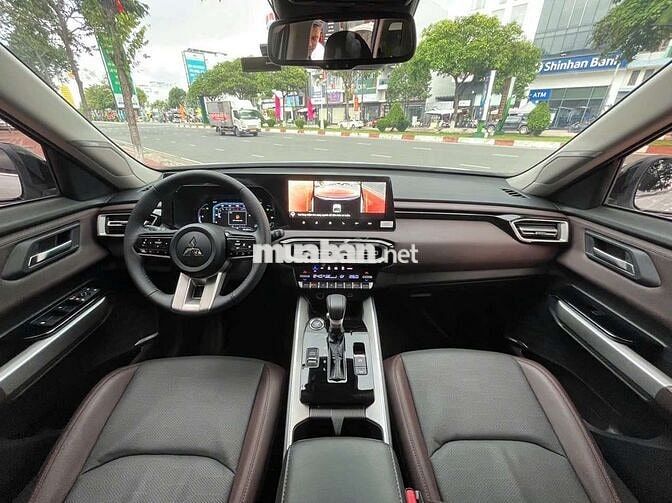 Mitsubishi DST Ultimate 2026 Trắng