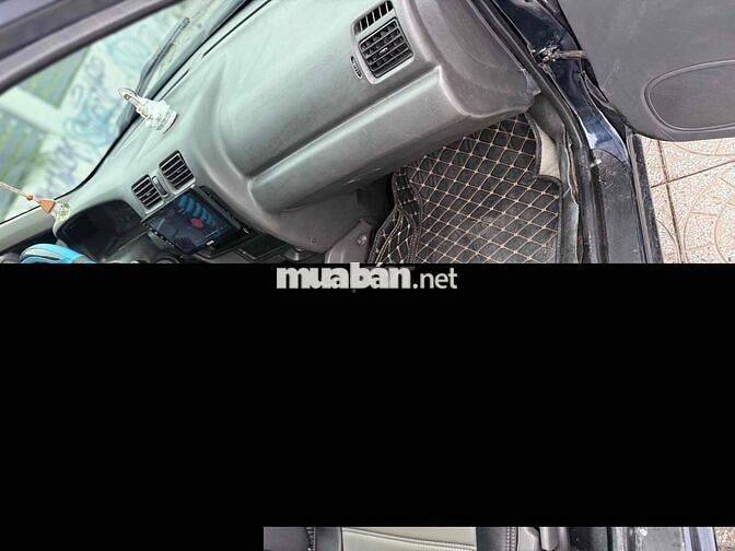 Mazda 323 2000 Đen