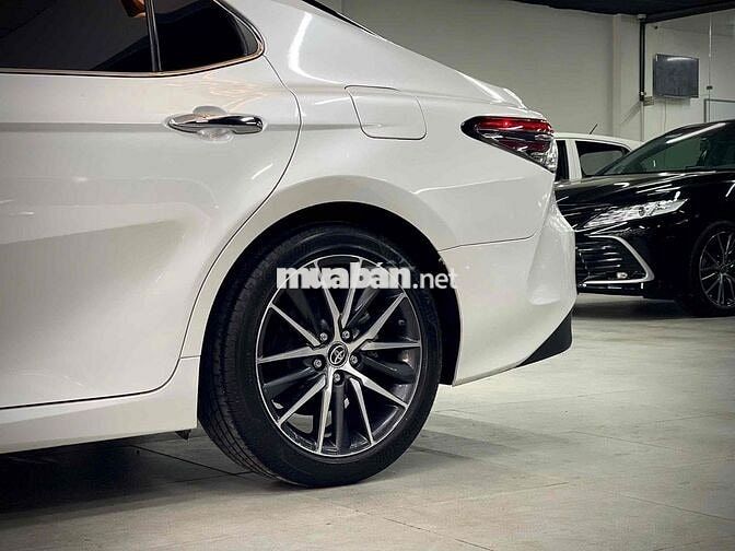 🚘 Toyota Camry 2.0Q Model 2023 Trắng ngọc trai