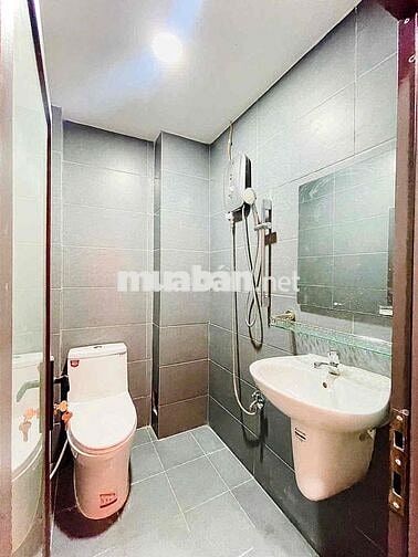 Studio cửa sổ đi bộ qua UEH gần huflit bách khoa Vạn Hạnh Mall