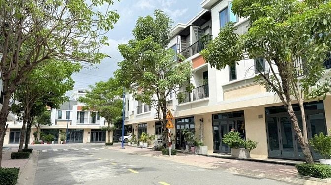 Nhà phố 3 tầng, đối diện công viên ngay trung tâm bờ Bắc TP Huế