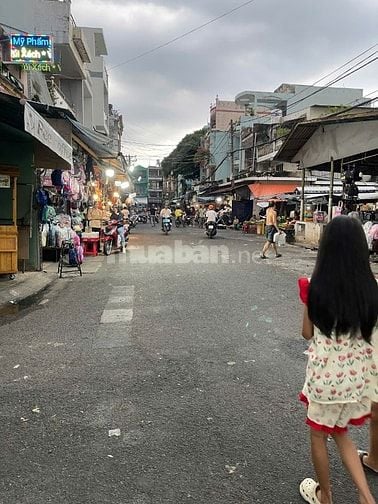 MT Nguyễn Thiệu Lâu, Q. Tân Phú dt92m2 đất đúc thật BTCT 2 lầu 4pn