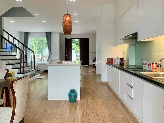 Cho thuê biệt thự đường Hoa Sữa khu Vinhomes Riverside